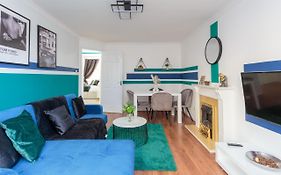 Stylish 2 Bedroom Apartment In Edinburgh